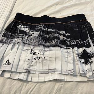 Very cute and different adidas print tennis skirt.